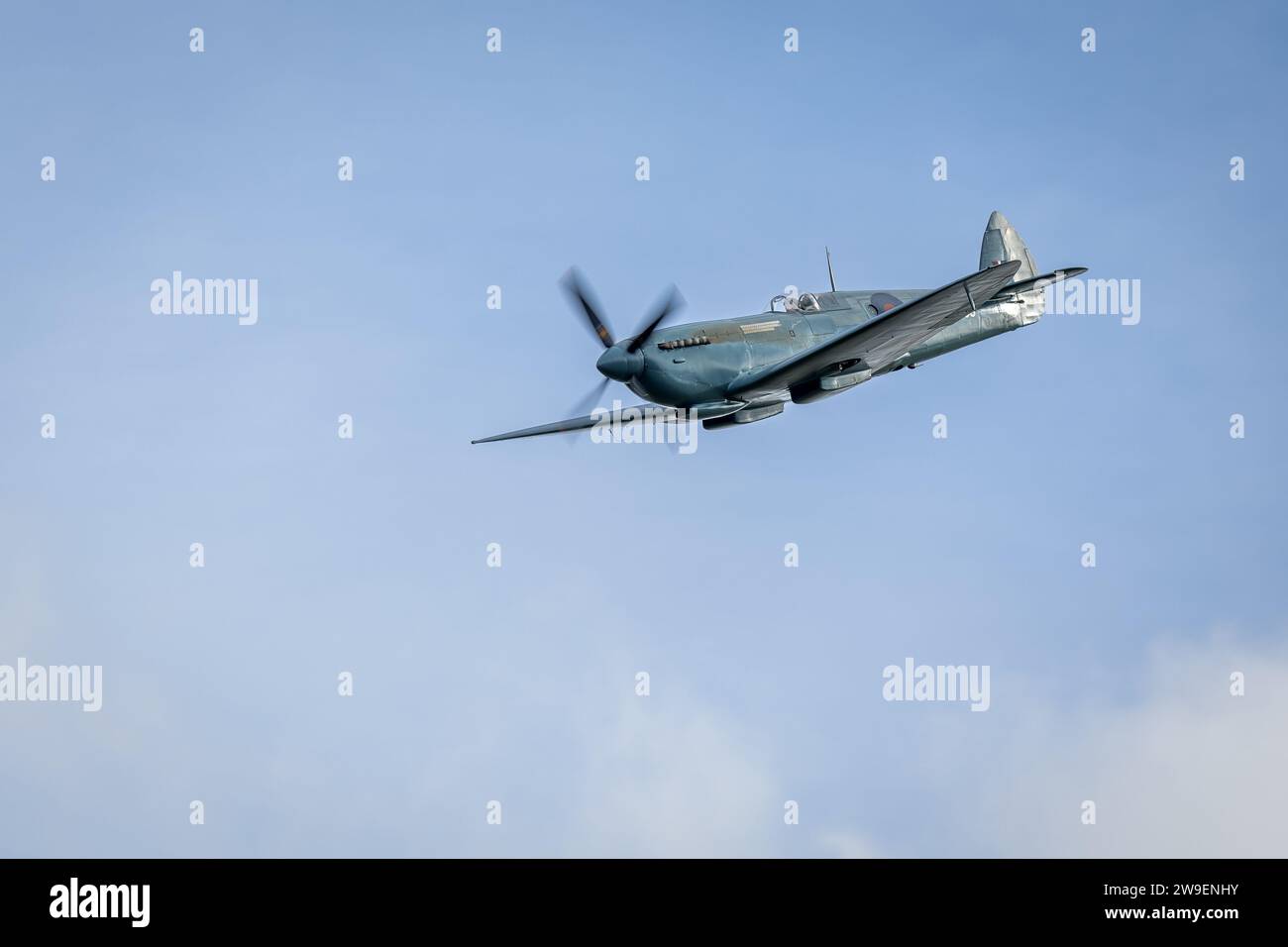 Supermarine Spitfire PRXI PL983 (G-PRXI) wurde am 1. Oktober 2023 auf der Shuttleworth Race Day Airshow durchgeführt. Stockfoto