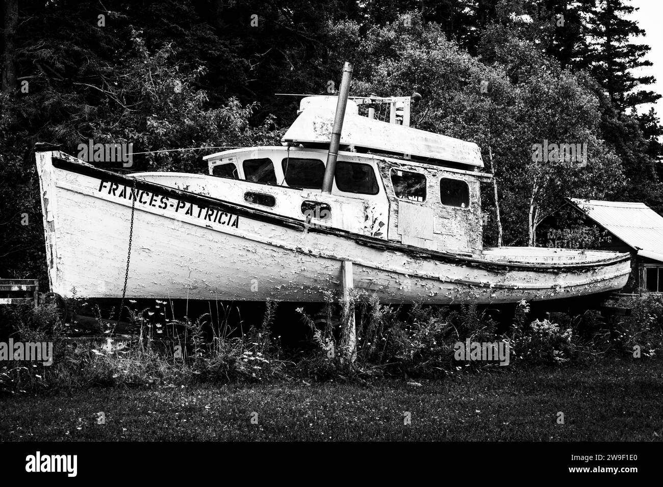 Das alte Fischerboot wurde auf der Wiege in Parrsboro, Nova Scotia, verlassen. Stockfoto