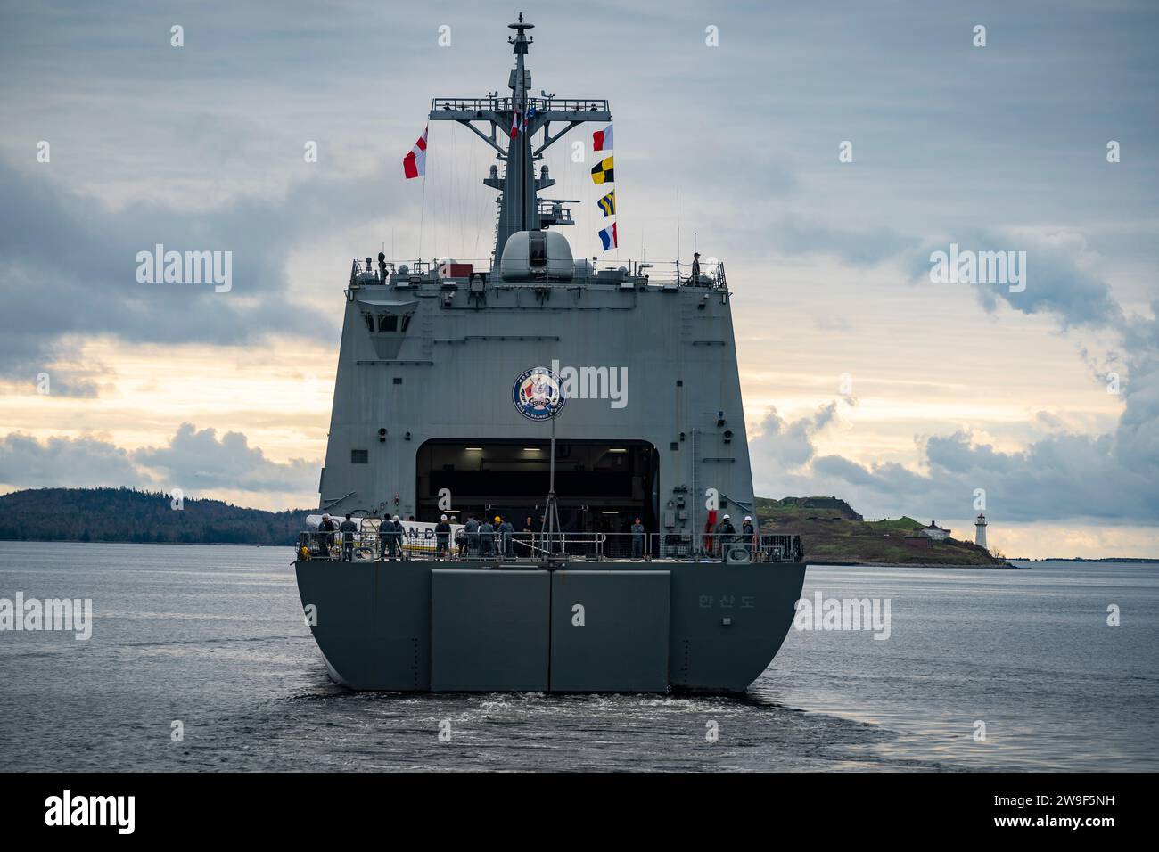 Marineschulschiff ROKS Hansando der Republik Korea, das Halifax, Nova Scotia, Kanada, abfliegt. Stockfoto