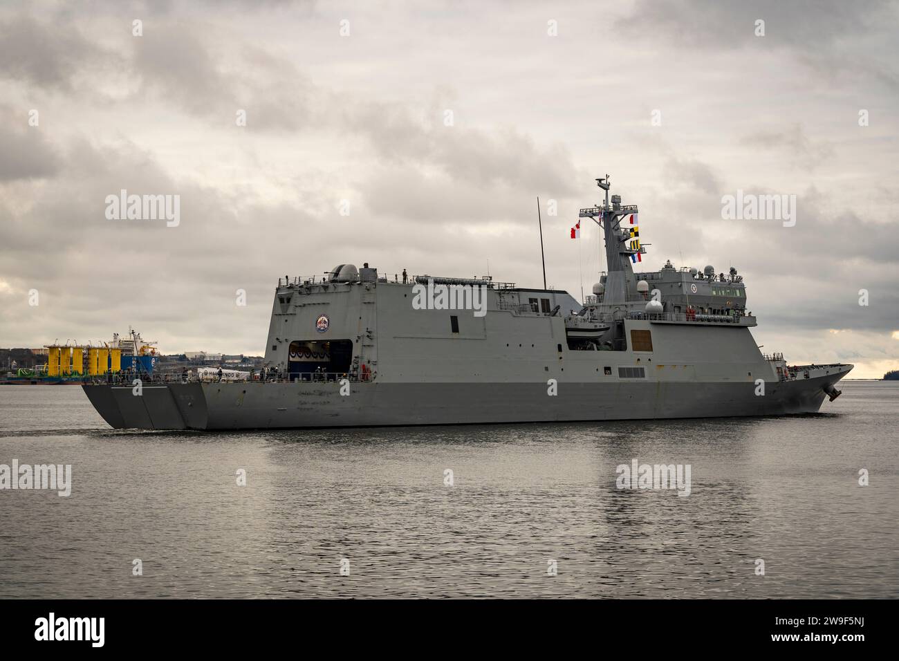 Marineschulschiff ROKS Hansando der Republik Korea, das Halifax, Nova Scotia, Kanada, abfliegt. Stockfoto