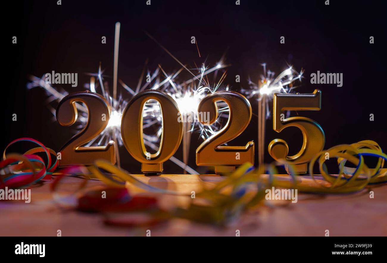 27.12.2023, Symbolbild Silvester 2024/2025, die Welt feiert ins neue