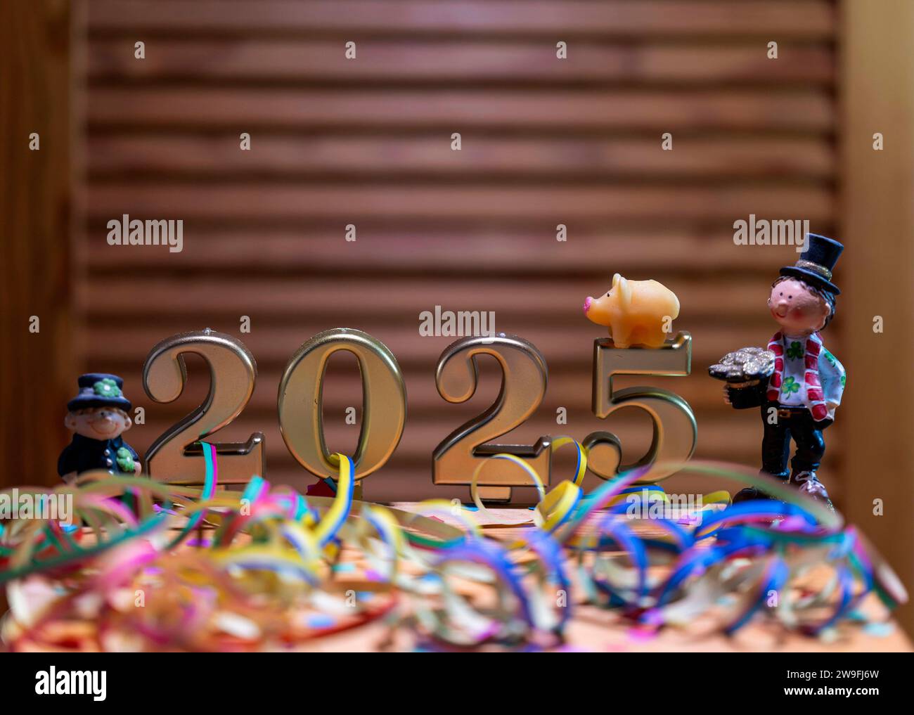 27.12.2023, Symbolbild Silvester 2024/2025, die Welt feiert ins neue ...