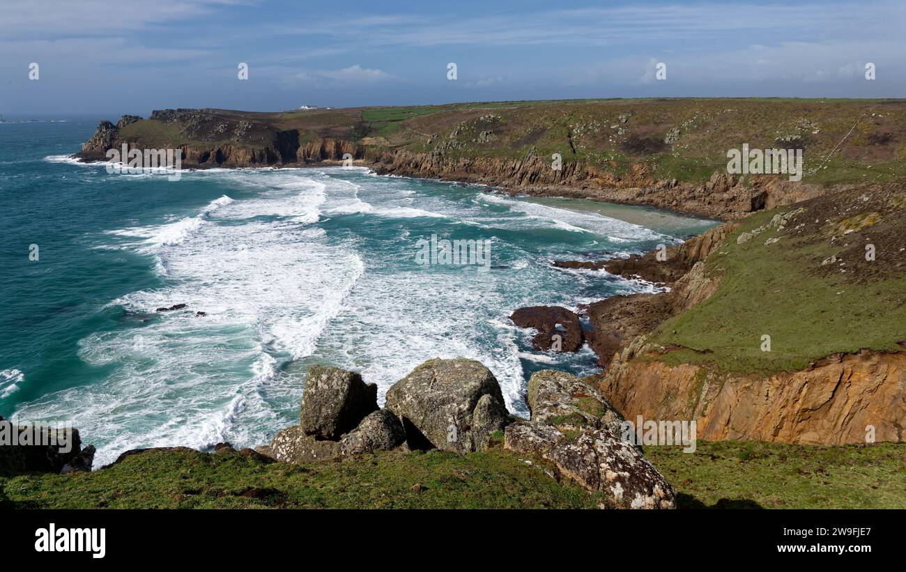 Nanjizal Beach & Mill Bay mit Zarn Reeth und Carn Boel, Blick von Carn Les Boel, südlich von Land's End, Cornwall, Großbritannien Stockfoto