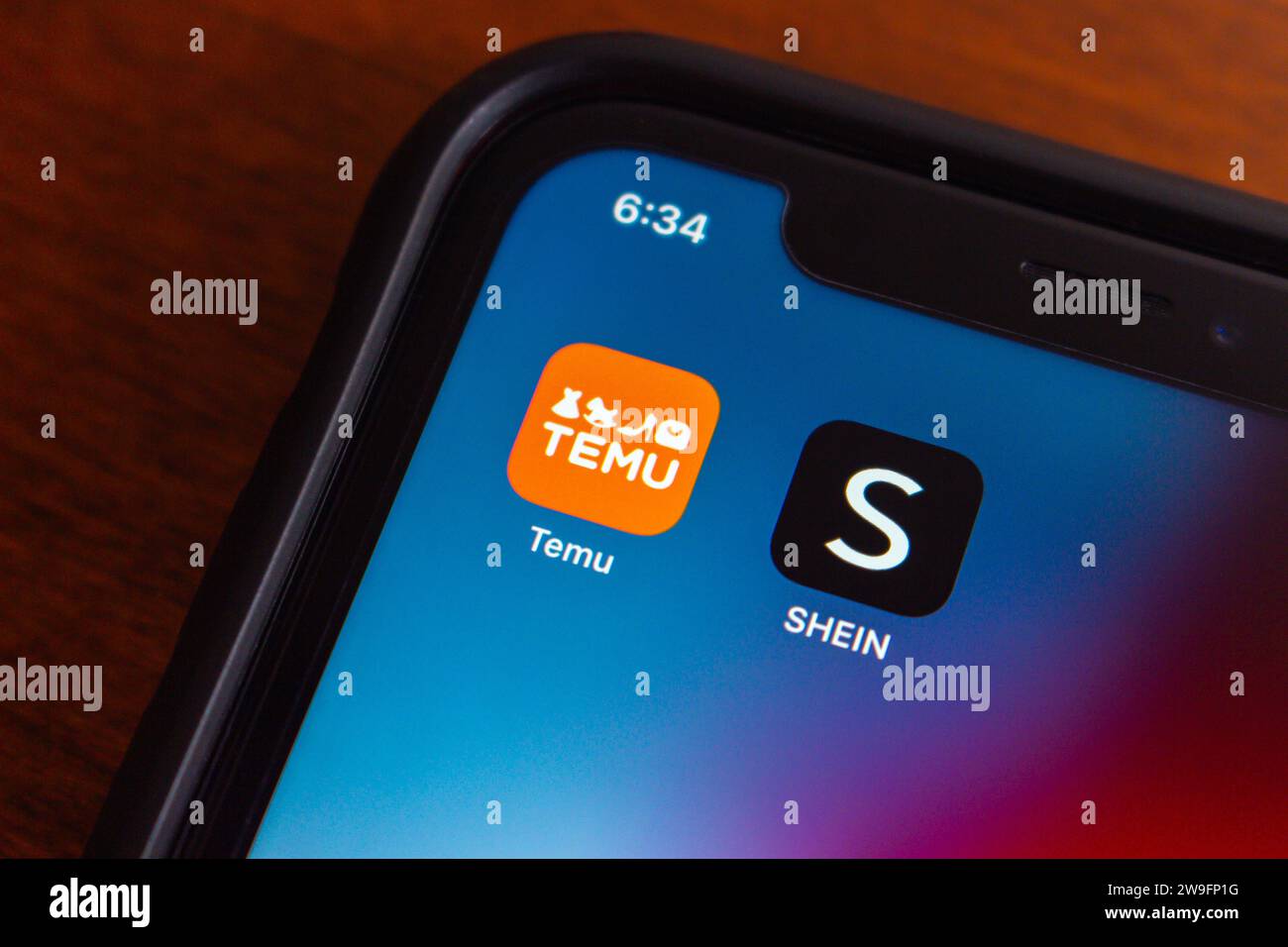 Vancouver, KANADA - 25. Dezember 2023: Temu und Shein App-Ikonen auf einem iPhone. Stockfoto