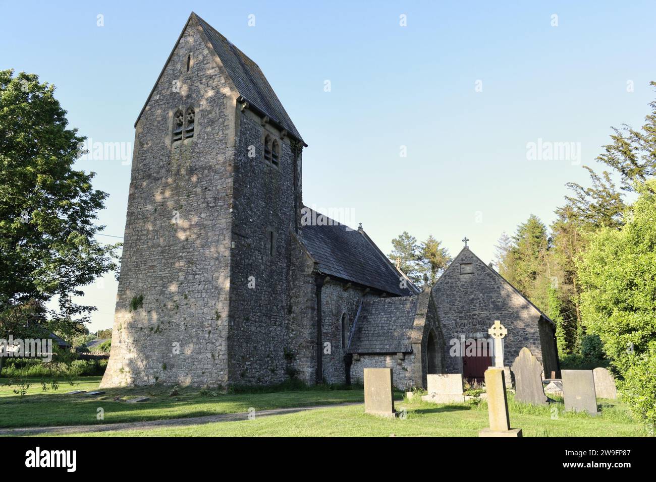 Frühe normannische Kirche im Dorf St Lythans in der Nähe von Cardiff in Wales, Großbritannien Stockfoto