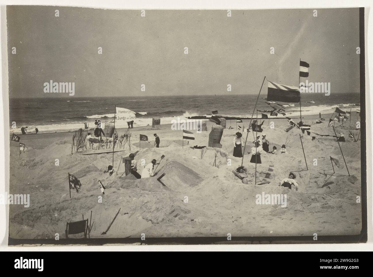 Strandszene, ca. 1900 Foto Niederlande fotografischer Support. Papier Gelatine Silberdruck (Gebäude) Sandburg Niederlande. Deutschland Stockfoto