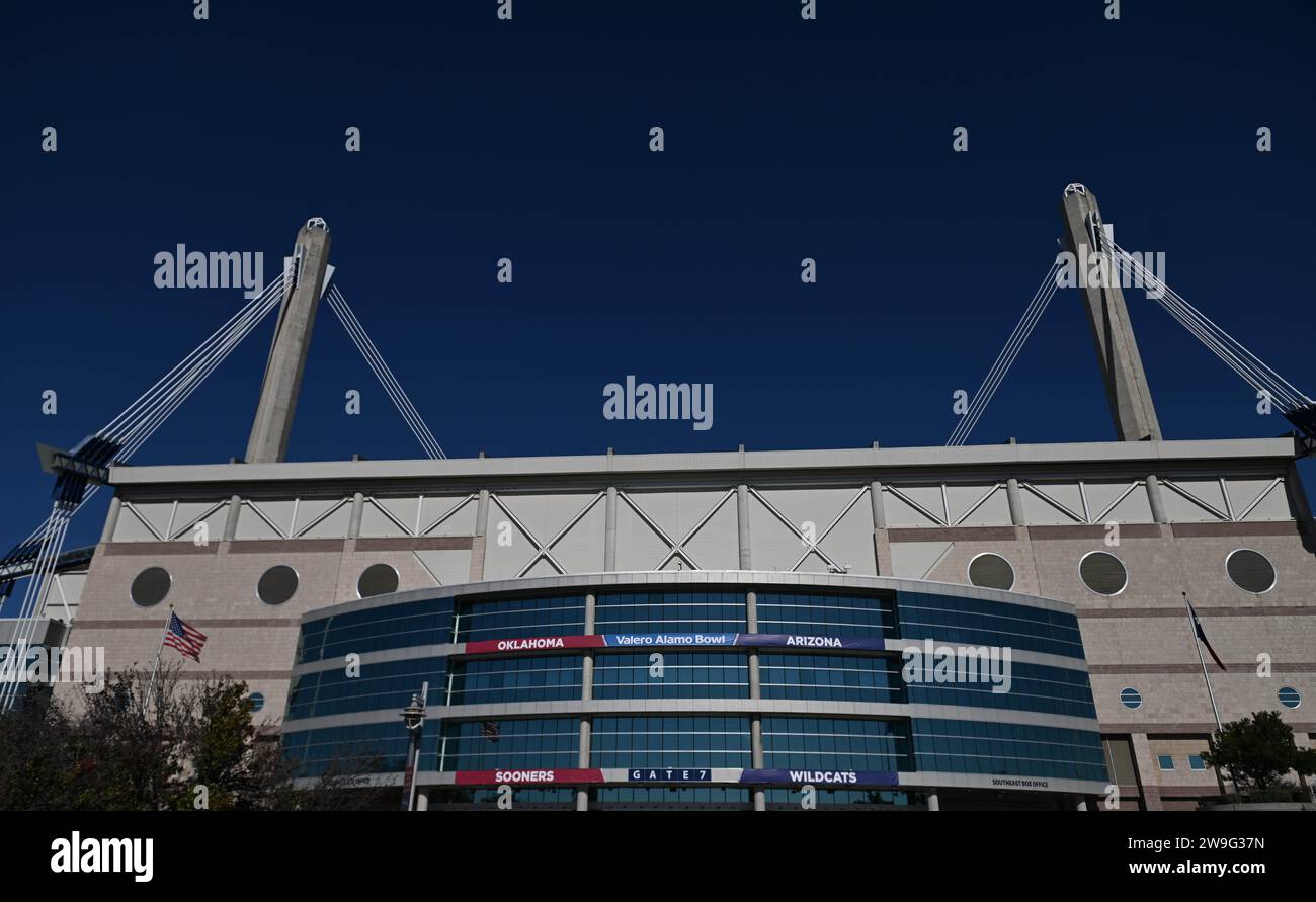 San Antonio, TX, USA: Ein allgemeiner Blick auf den Alamodome vor dem Valero Alamo Bowl am Mittwoch, 27. Dezember 2023. (Bert Richardson/Image of Sport Stockfoto