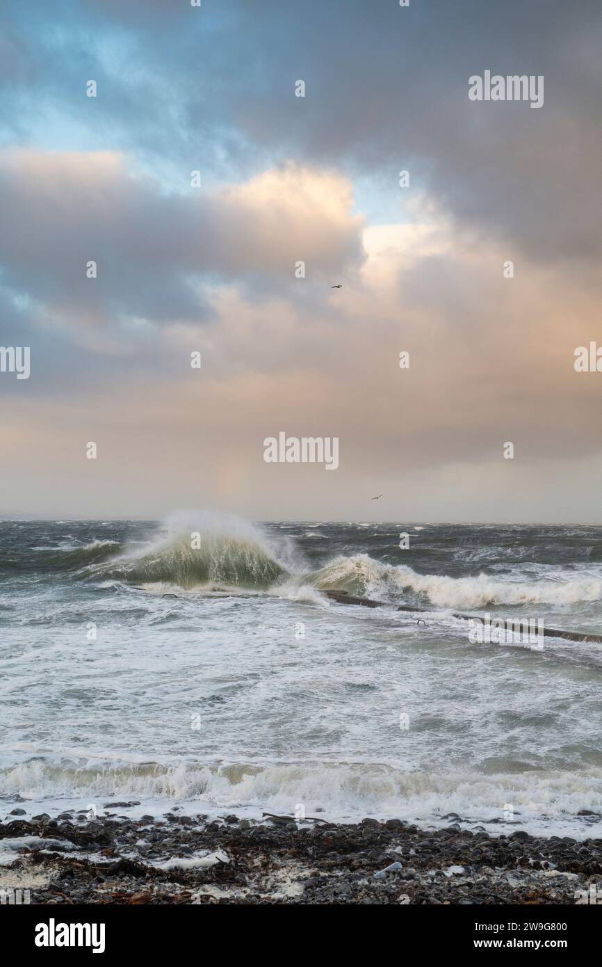 November Sturm vom Crovie Beach. Aberdenshire, Schottland Stockfoto