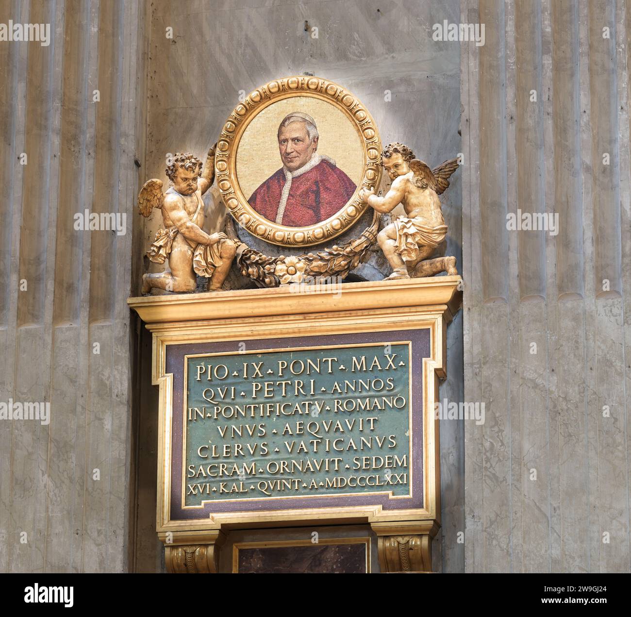 Statue zum Gedenken an Papst Pius IX., 1871; Petersdom, Vatikan, Rom, Italien. Stockfoto