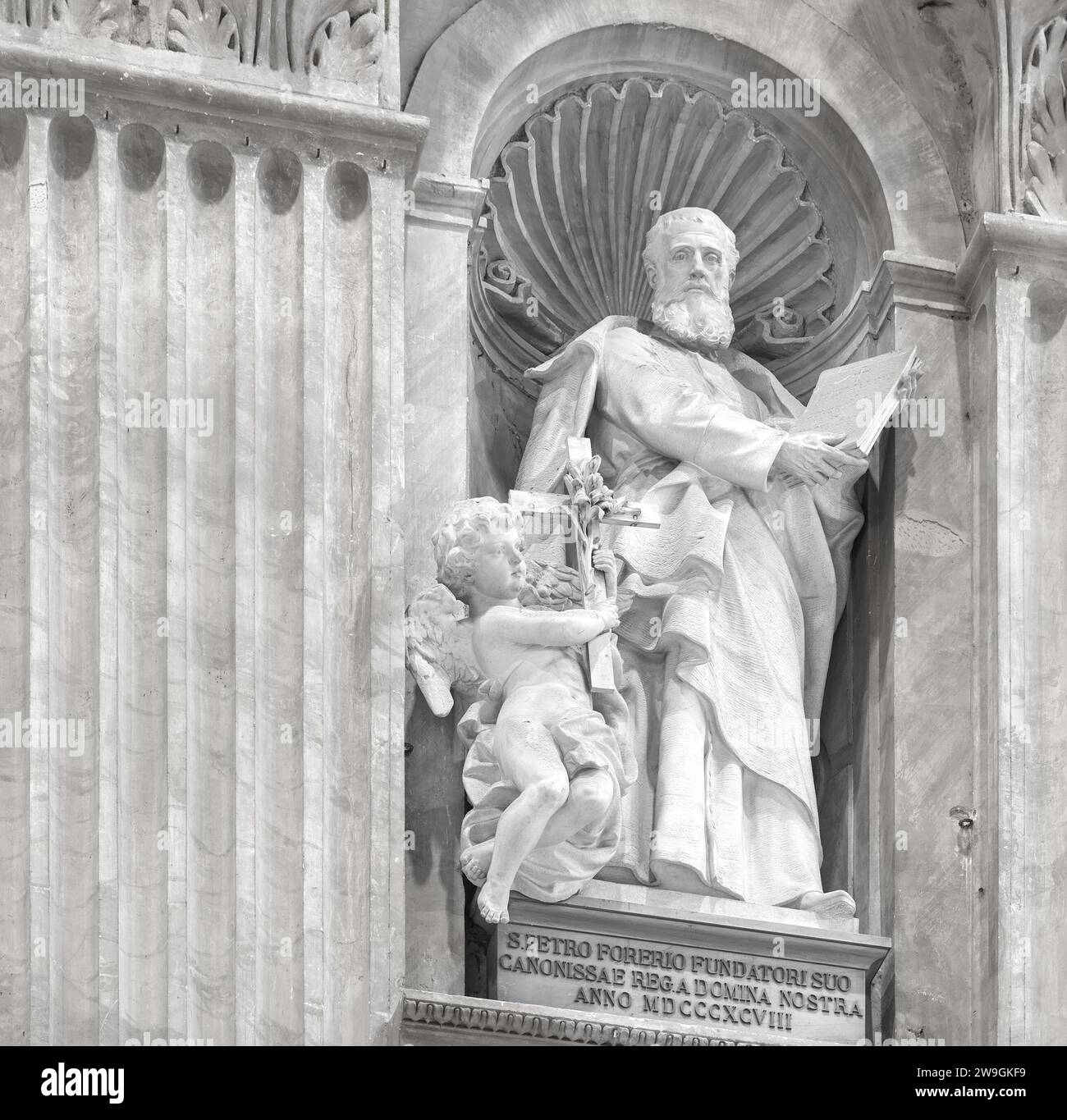 Statue des hl. Peter Fourier im Petersdom, Vatikan, Rom, Italien. Stockfoto