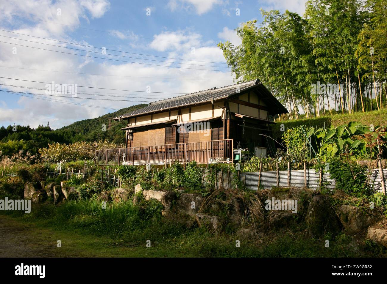 Straßen und traditionelle japanische Häuser in Magome Juku am Nakasendo Trail im Kiso Valley, Japan. Stockfoto