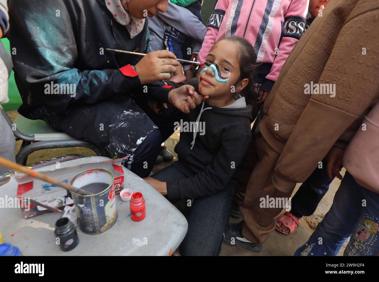 Die palästinensische Künstlerin Menna Allah Hamouda, 20 Jahre alt