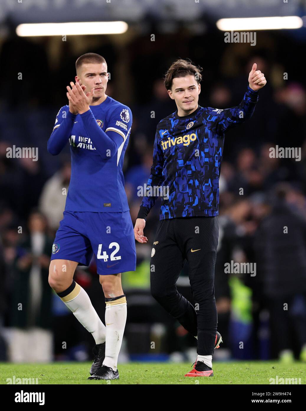 London, Großbritannien. Dezember 2023. Alfie Gilchrist aus Chelsea und Leo Castledine aus Chelsea feiern während des Premier League-Spiels in Stamford Bridge, London. Der Bildnachweis sollte lauten: David Klein/Sportimage Credit: Sportimage Ltd/Alamy Live News Stockfoto