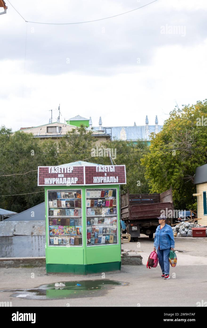 Zeitungen, Zeitschriftenkiosk in Aqtobe kasachstan Stockfoto