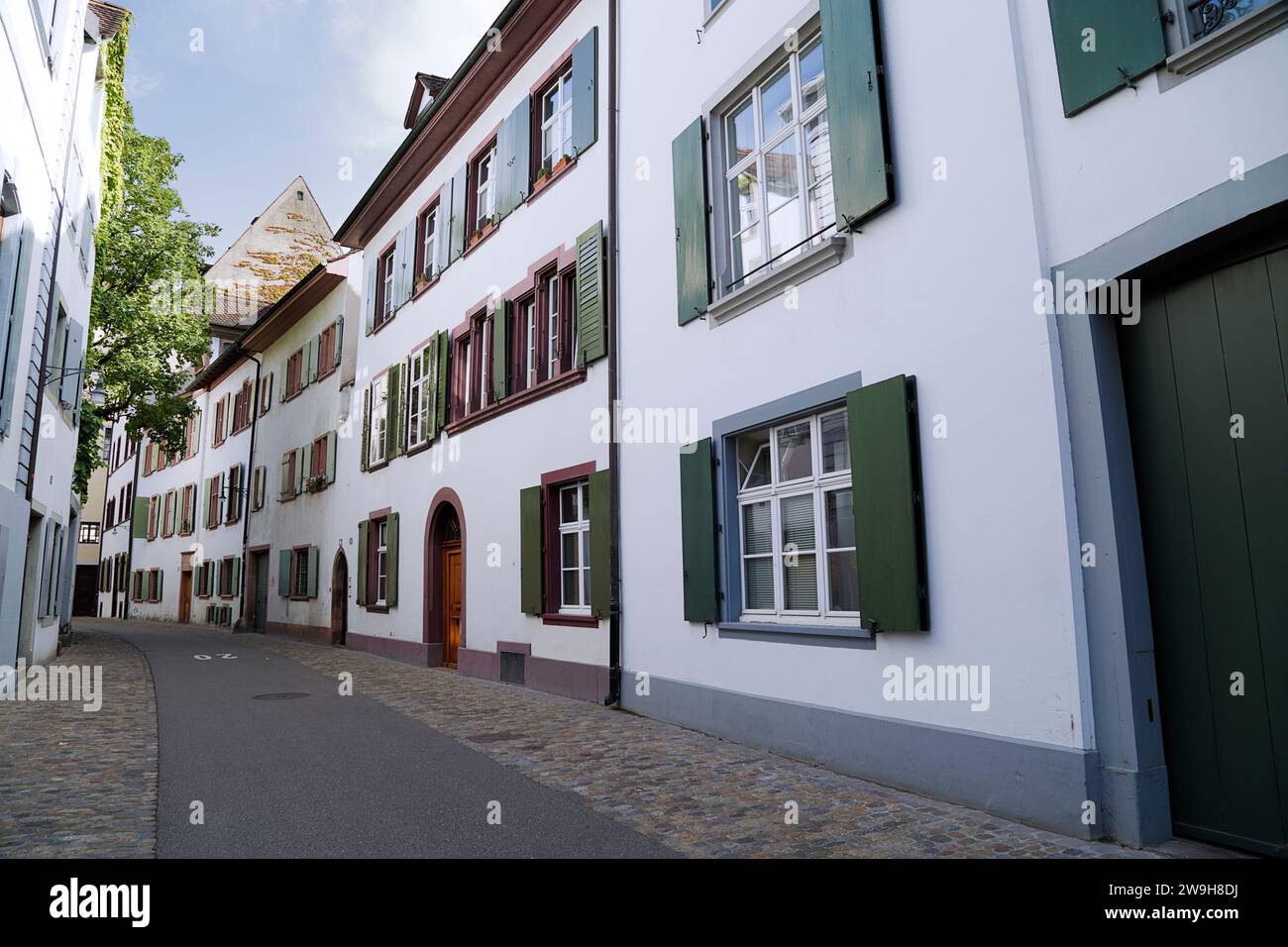 Gemütliche Straße der historischen Altstadt in Basel, Schweiz Stockfoto