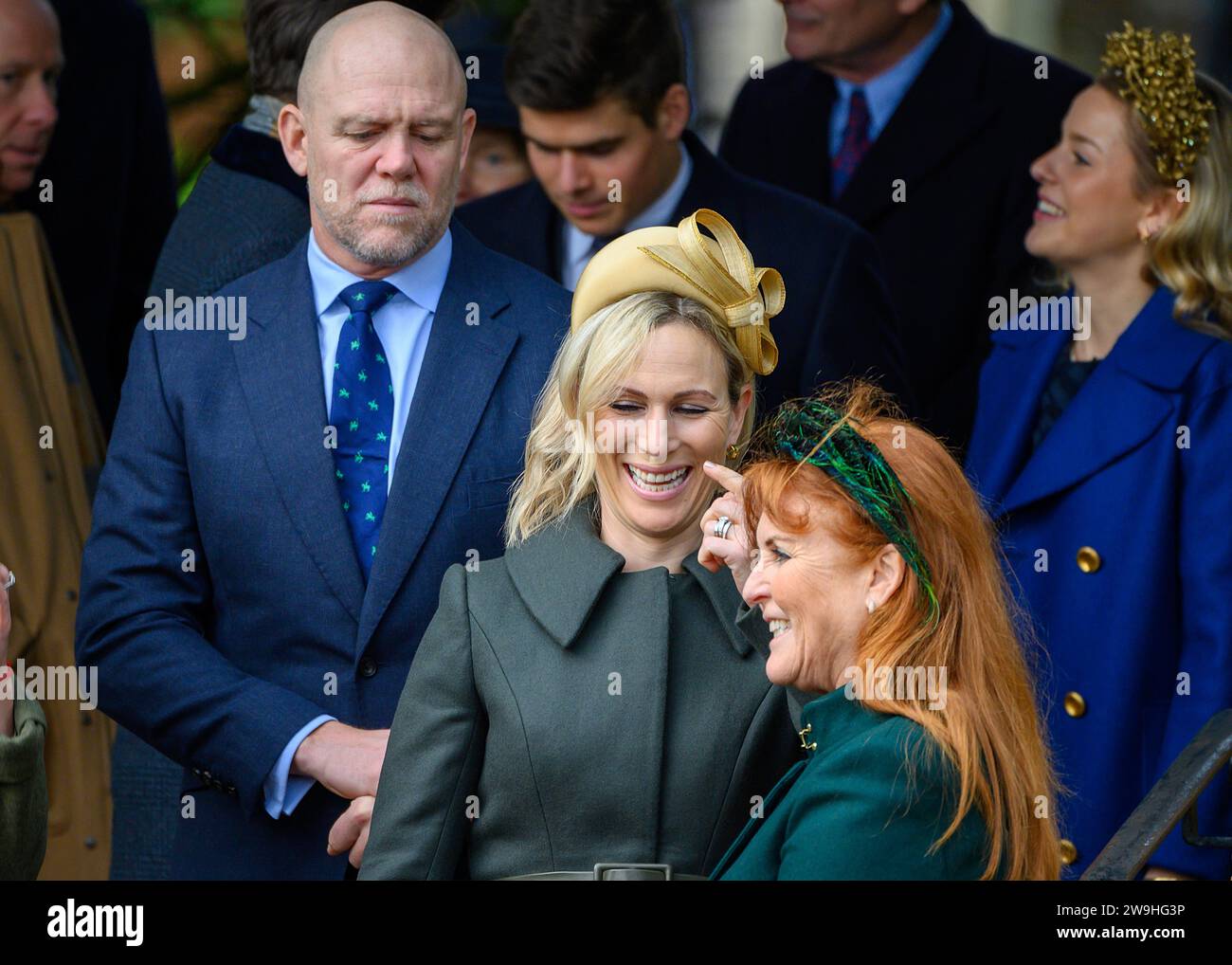 Zara und Mike Tindall und die Herzogin von York, nachdem sie die Weihnachtsgottesdienste in der St. Mary Magdalene Church in Sandringham besucht hatten. Dezember 2023 Stockfoto