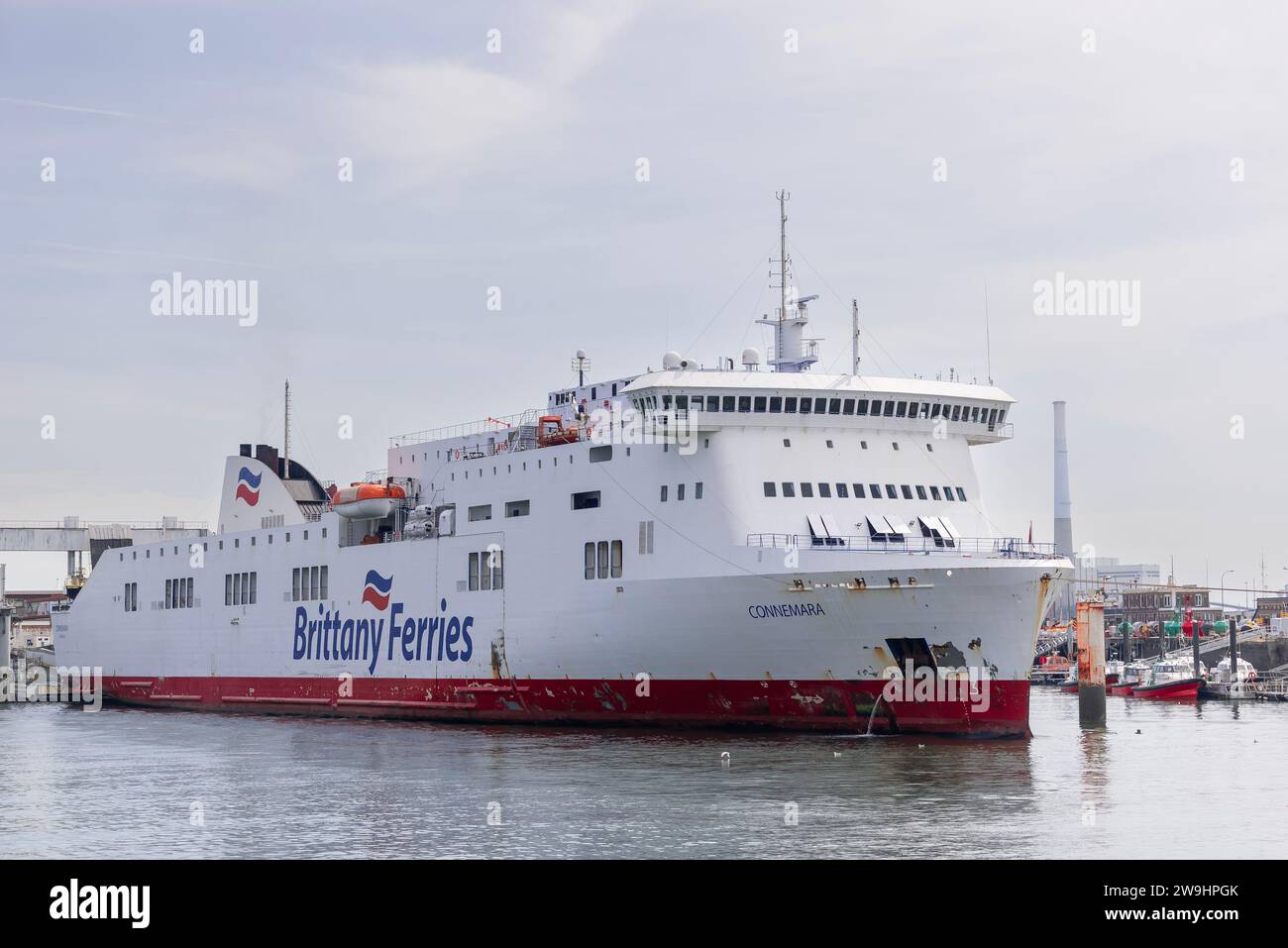 Le Havre, Frankreich - Passagier-Ro-Frachtschiff CONNEMARA neben dem Hafen von Le Havre. Stockfoto