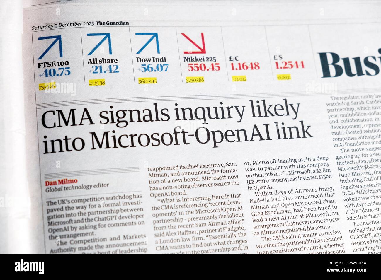„CMA signalisiert Anfrage wahrscheinlich in Microsoft - OpenAI Link“ Guardian Zeitung Schlagzeile ChatGPT AI Business Investigation artikel 9 Dezember 2023 Vereinigtes Königreich Stockfoto