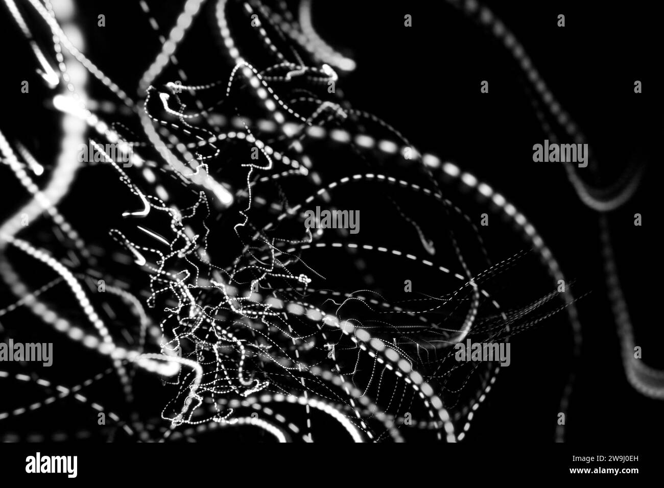 Ein Foto von leuchtenden mehrfarbigen Lichtern in einem Langzeitbelichtungsfoto. Lichtmalerei Stockfoto