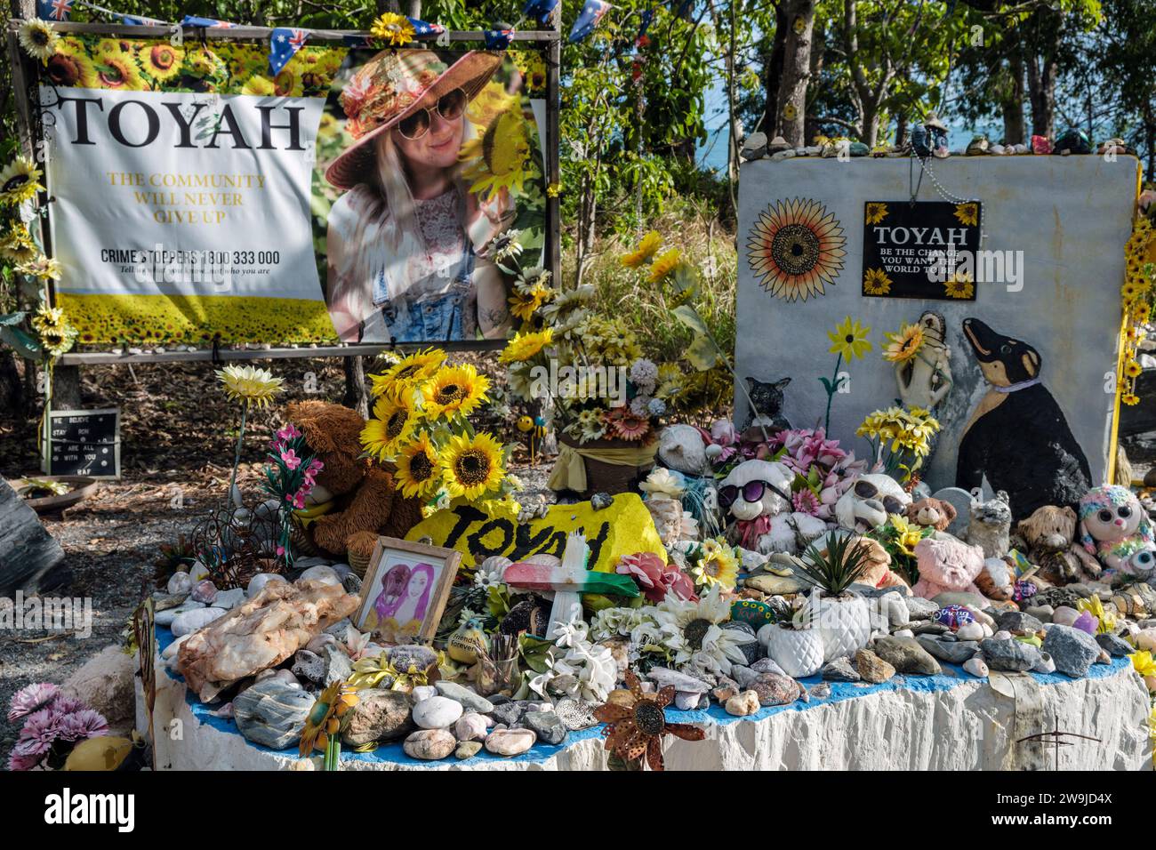 Ein Schrein zum Gedenken an Toyah Cordingley am Wangetti Beach, der 2018 in der Nähe von Cairns, Queensland, Australien, ermordet wurde Stockfoto