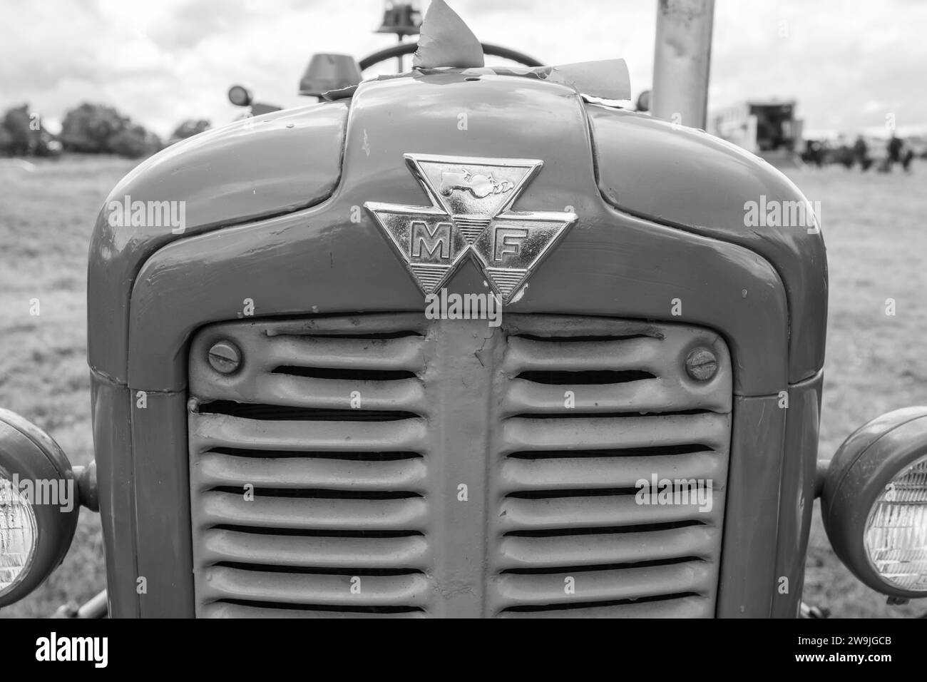 Low Ham.Somerset.United Kingdom.23. Juli 2023.Ein restaurierter Massey Ferguson 35-Traktor ist auf der Somerset Steam and Country Show zu sehen Stockfoto