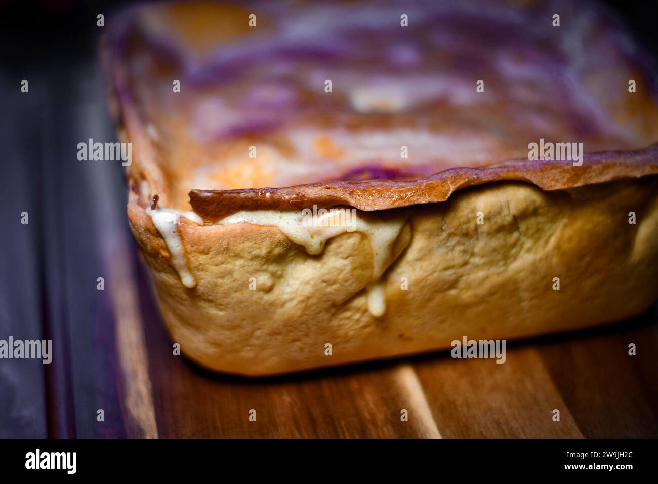 Hausgemachtes Hühnchen und Lauch Pie Stockfoto