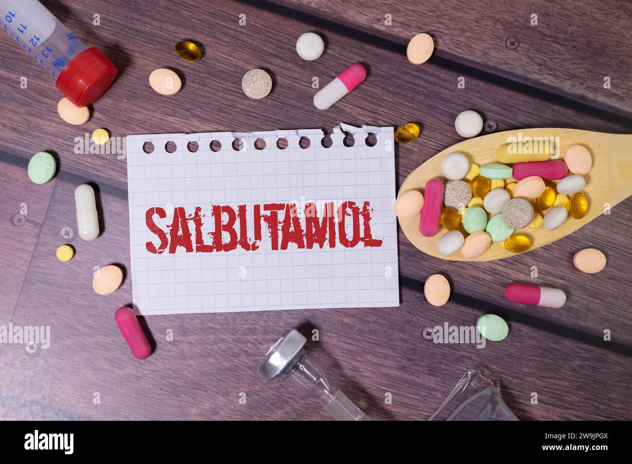 Chemische Formel von Salbutamol auf einer Tafel. Stockfoto