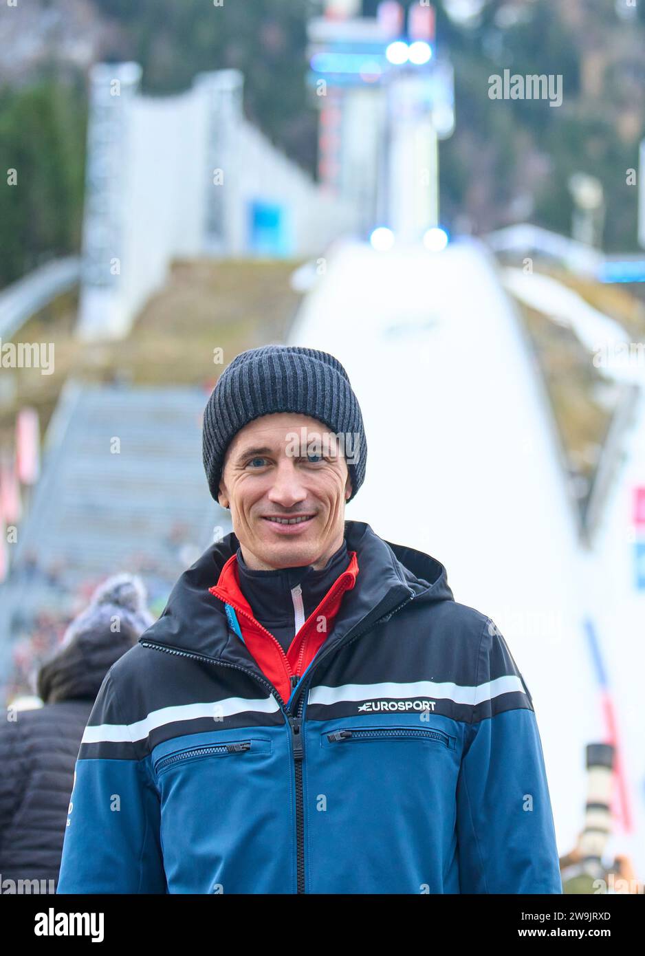Martin Schmitt, ehemaliger Skispringer, jetzt ARD-TV-Experte Eurosport auf der 71. Vier-Schanzentournier Skispringen am 28. Dezember 2023 in der Schattenbergschanze ORLEN Arena in Oberstdorf, Bayern, © Peter Schatz / Alamy Live News Stockfoto
