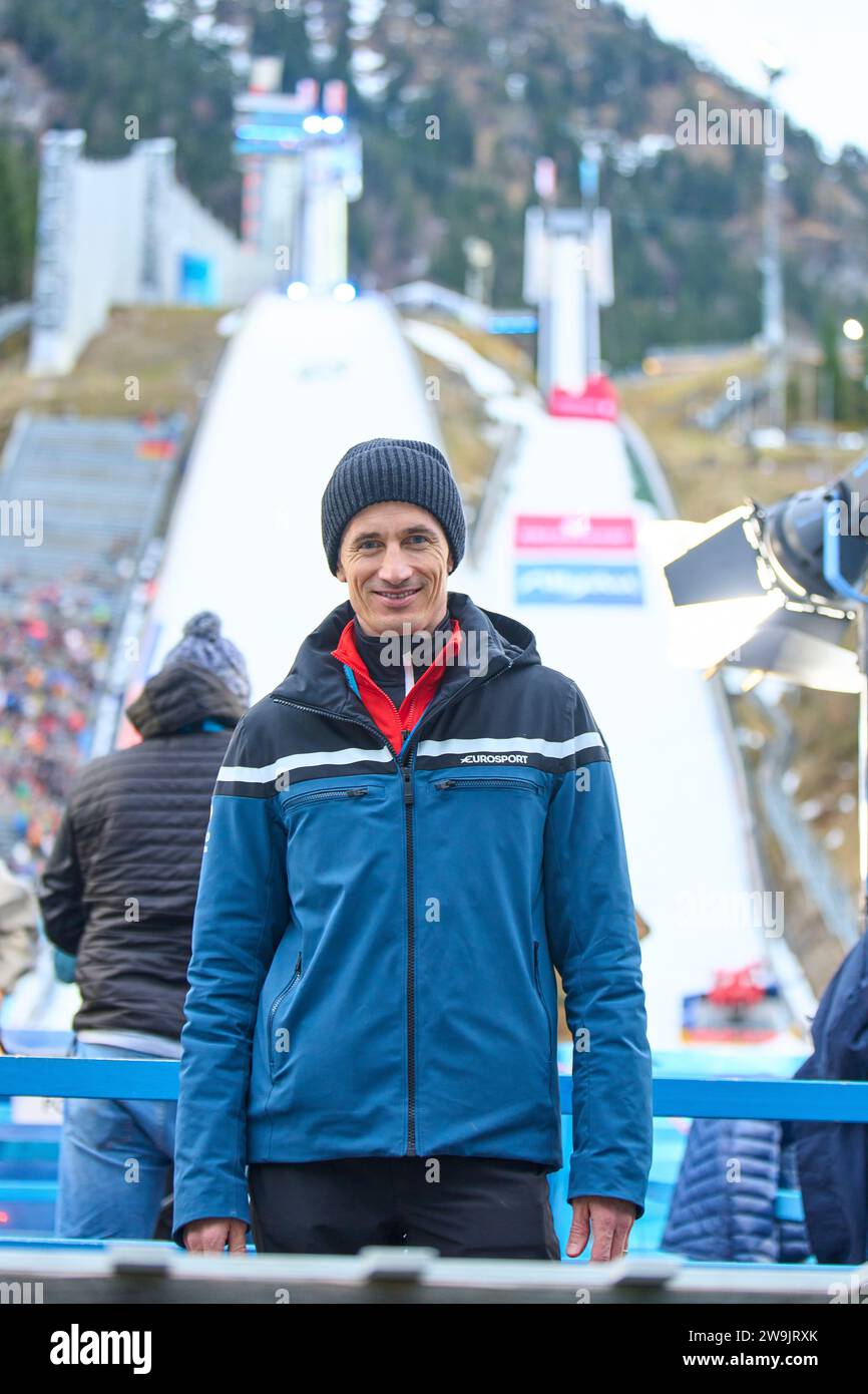 Martin Schmitt, ehemaliger Skispringer, jetzt ARD-TV-Experte Eurosport auf der 71. Vier-Schanzentournier Skispringen am 28. Dezember 2023 in der Schattenbergschanze ORLEN Arena in Oberstdorf, Bayern, © Peter Schatz / Alamy Live News Stockfoto