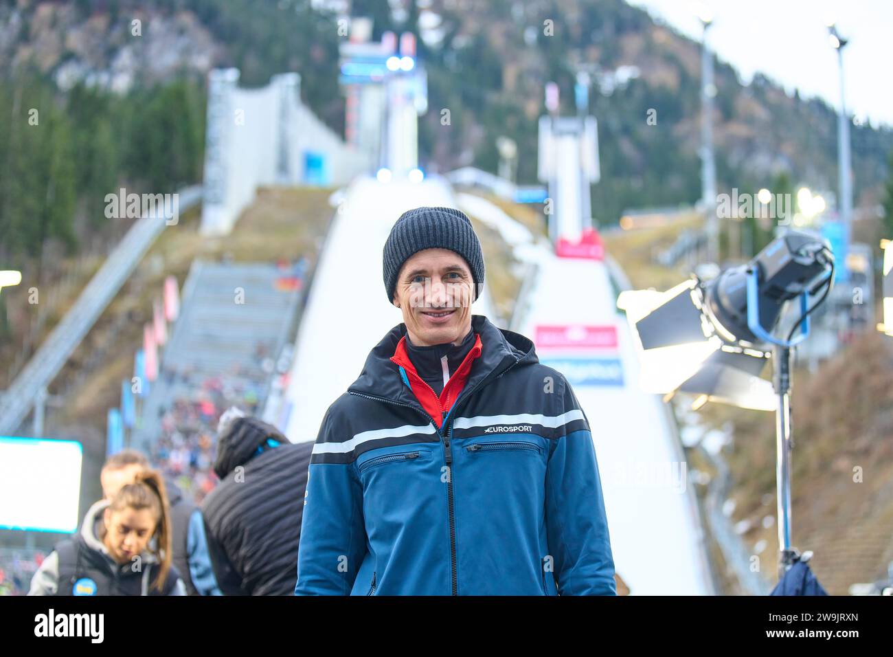 Martin Schmitt, ehemaliger Skispringer, jetzt ARD-TV-Experte Eurosport auf der 71. Vier-Schanzentournier Skispringen am 28. Dezember 2023 in der Schattenbergschanze ORLEN Arena in Oberstdorf, Bayern, © Peter Schatz / Alamy Live News Stockfoto