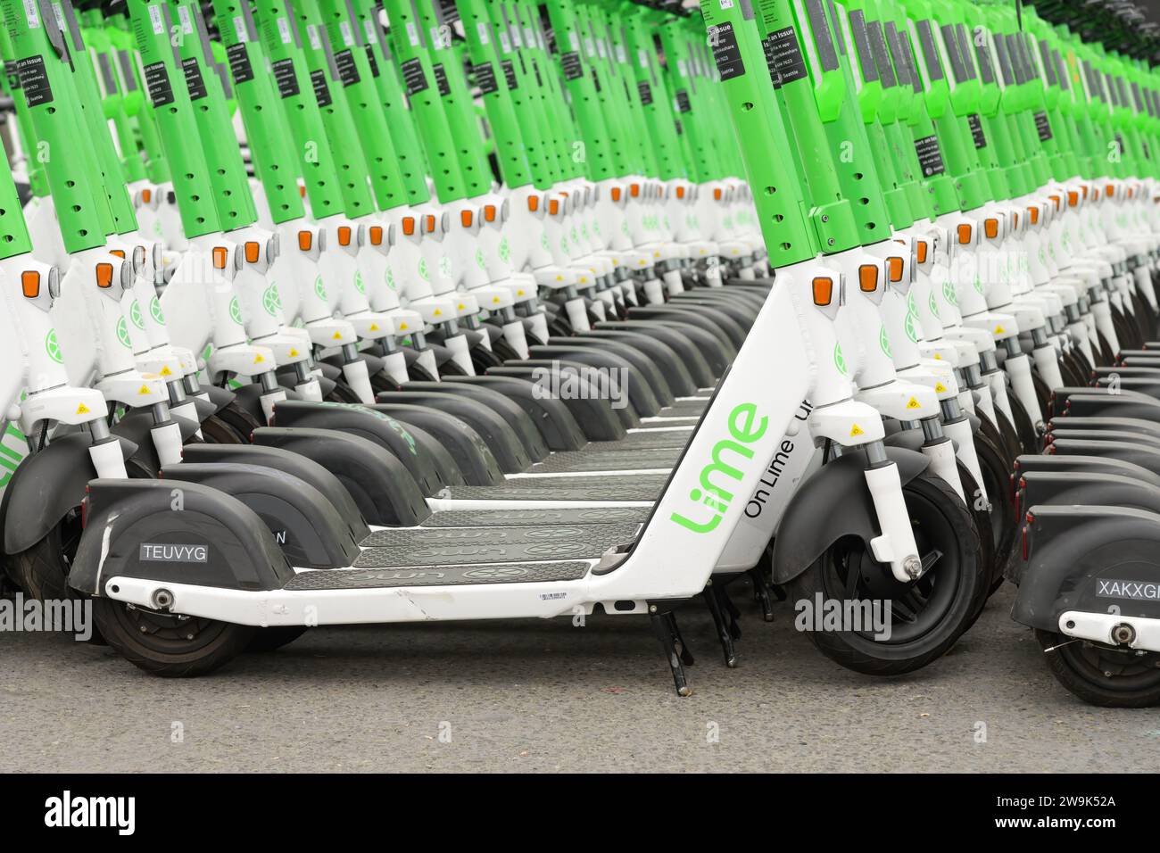 Seattle – 17. September 2023; Lime Mikromobilität E-Scooter mit Markennamen Stockfoto