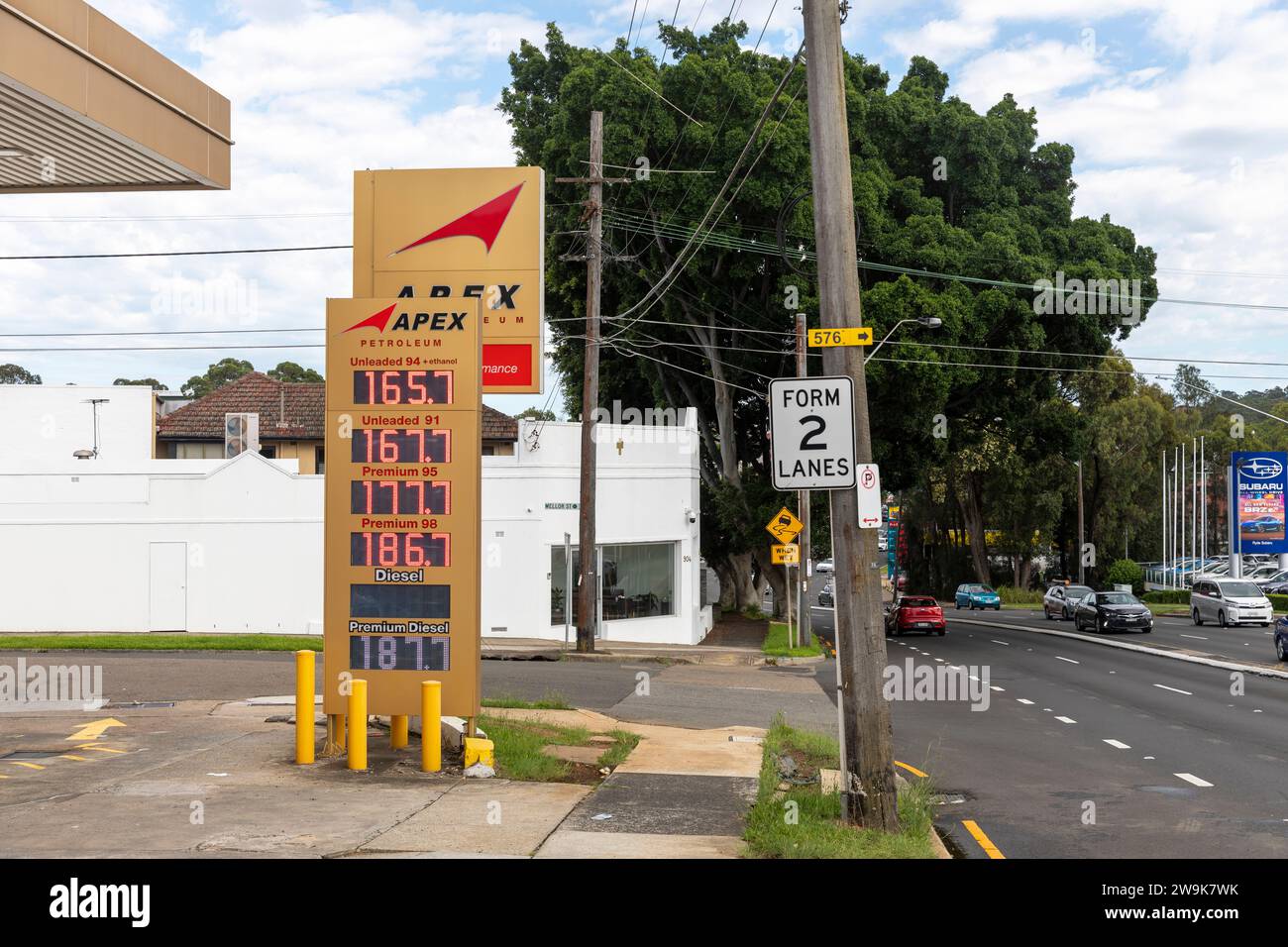 APEX-Tankstelle und Kraftstoffpreise 2023 in Sydney, Ryde, NSW, Australien Stockfoto