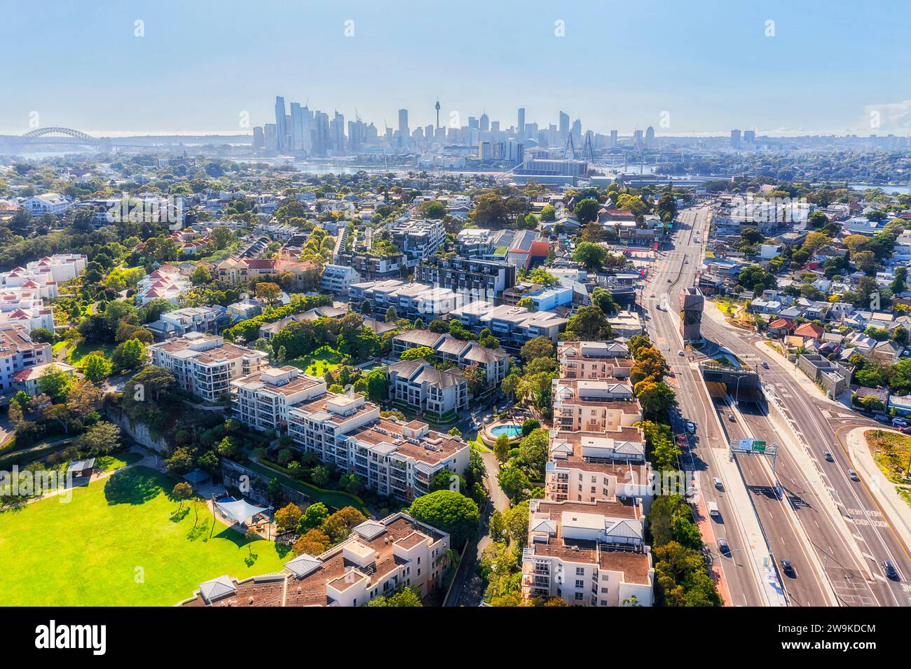 Interchange tower -Fotos und -Bildmaterial in hoher Auflösung – Alamy