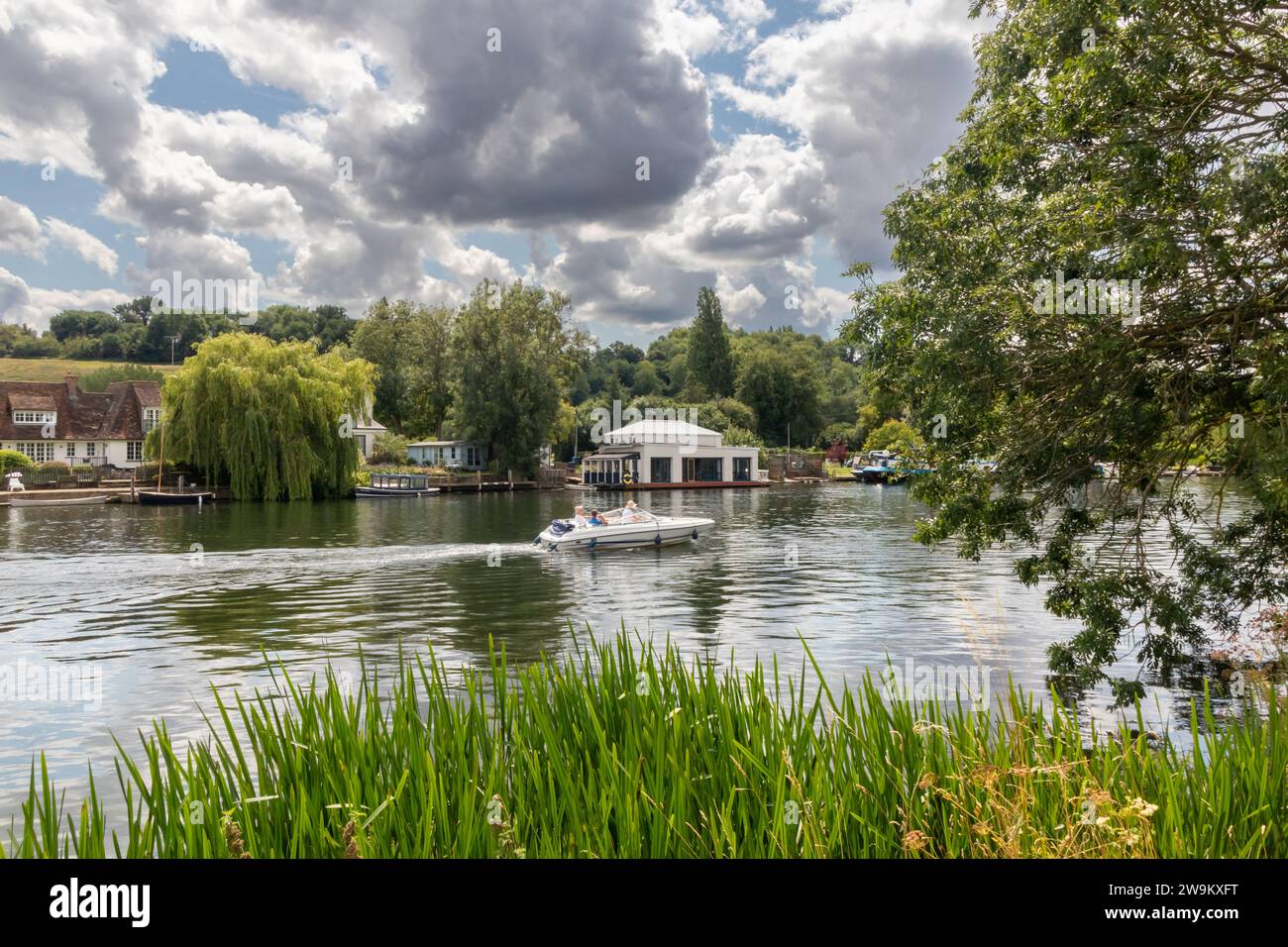 Sommertage an der Themse, Bourne End, Buckinghamshire, England, Großbritannien Stockfoto