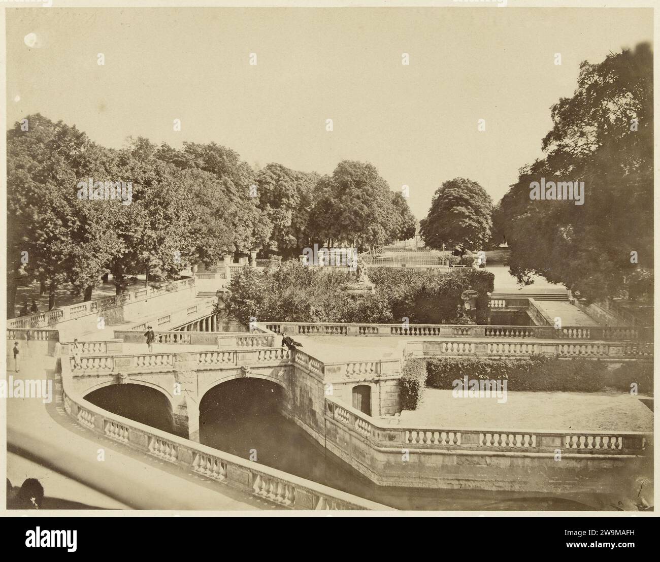 Die Jardins de la Fontaine Te Nîmes, 1866 - 1877 fotografieren Nîmes Papier. Pappalbumen Print Park Nîmes Stockfoto
