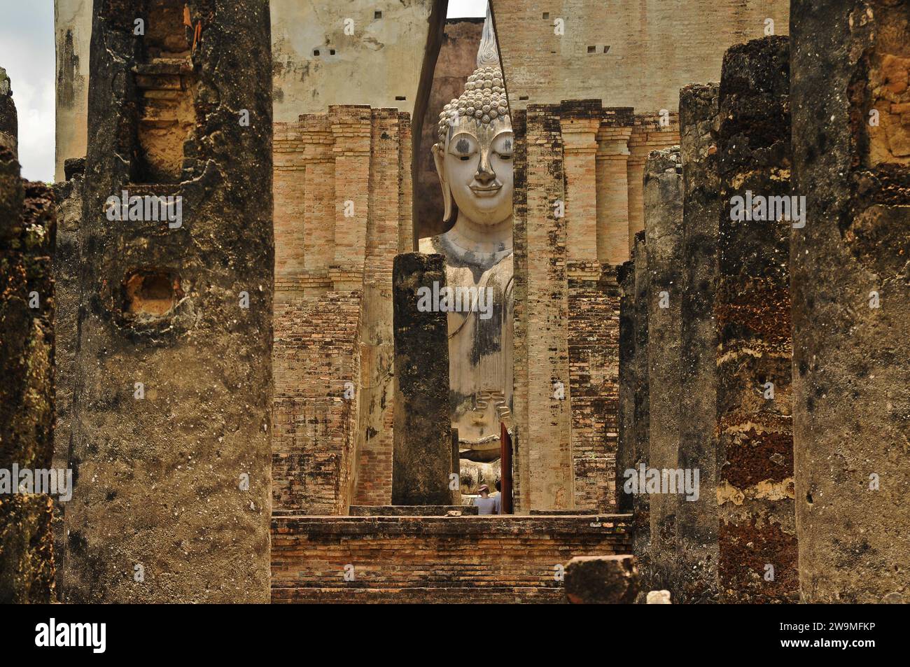 Eleganter sitzender Buddha im Wat Si Chum, Sukhothai Historical Park Stockfoto