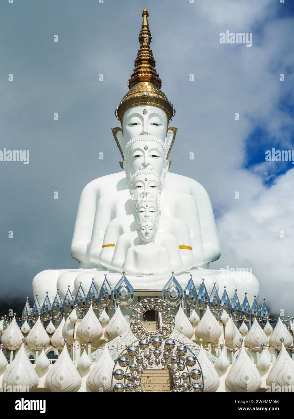 Wat Phra That Pha Sorn Kaew, Provinz Phetchabun. Fotografie Phetchabun großer Buddha am sonnigen Tag. Wat Phra That Pha Sorn Kaew Tempel ist einer der Mos Stockfoto