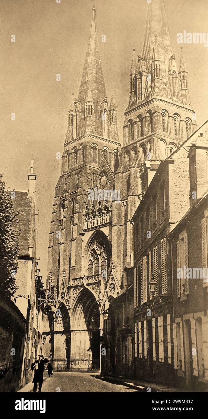 Frankreich 1939 - Bayeux - Westfront der Kathedrale. - Frankreich 1939 - Bayeux - La Fassade ouest de la Cathédrale. Stockfoto