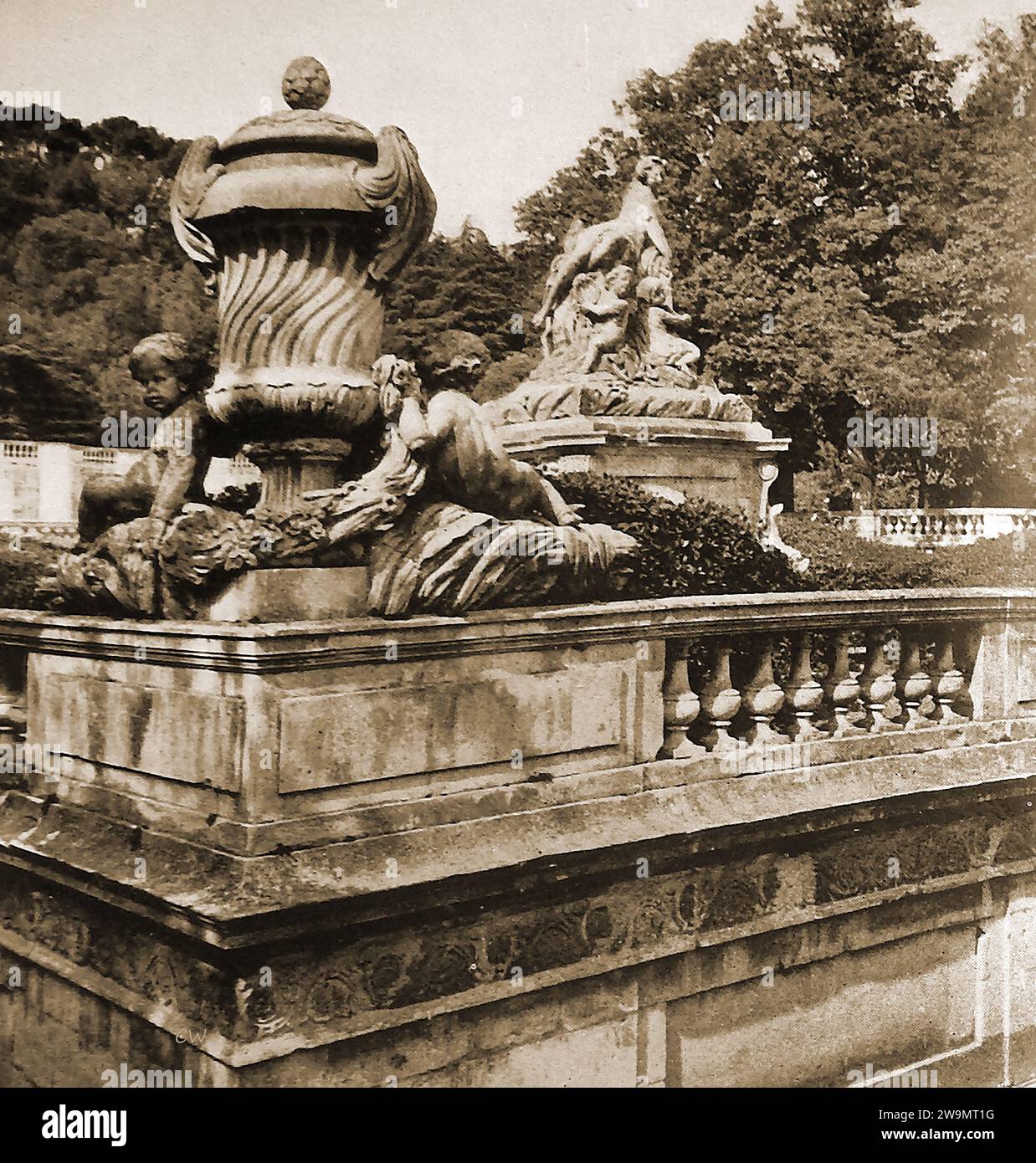 Frankreich 1939 - 18. Jahrhundert Skulptur in Nimes - Frankreich 1939 - Skulptur du XVIIIe siècle à Nîmes Stockfoto