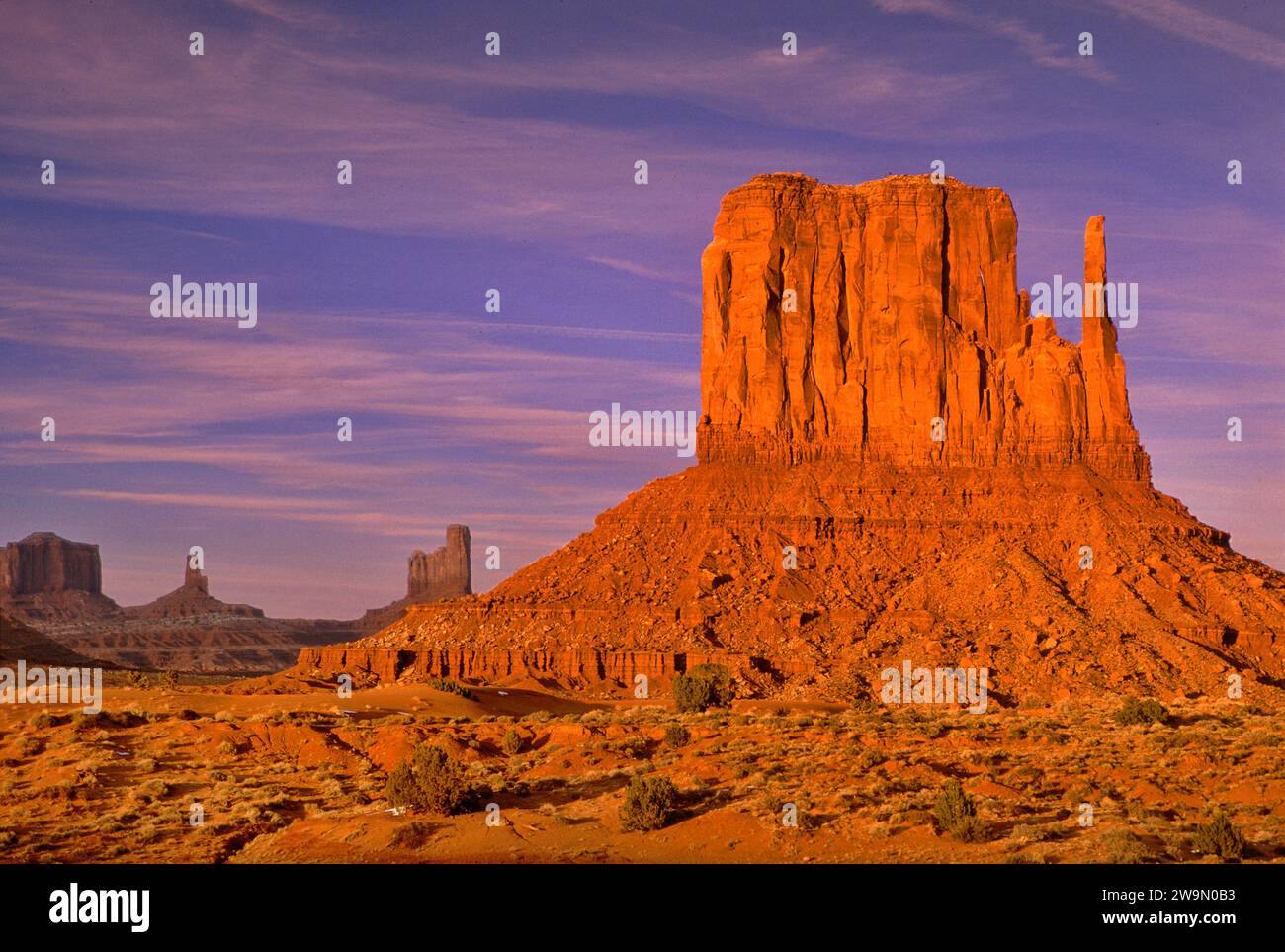 West Mitten bei Sonnenuntergang im Winter, im Monument Valley, Arizona, USA Stockfoto