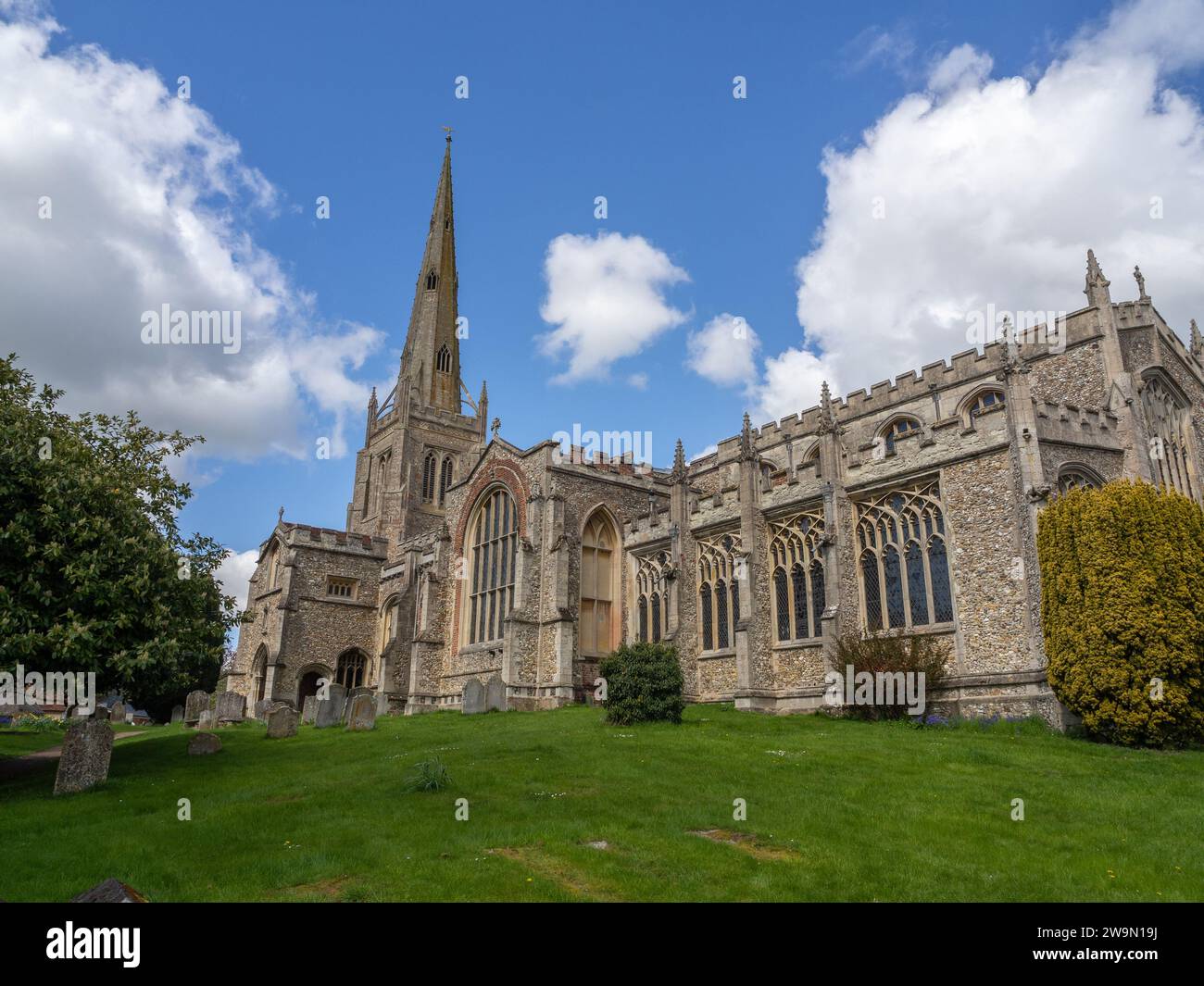 Die Kirche St John the Baptist, St Mary and St Laurence, Thaxted, Essex, Großbritannien; die frühesten Teile stammen aus dem 14. Jahrhundert Stockfoto