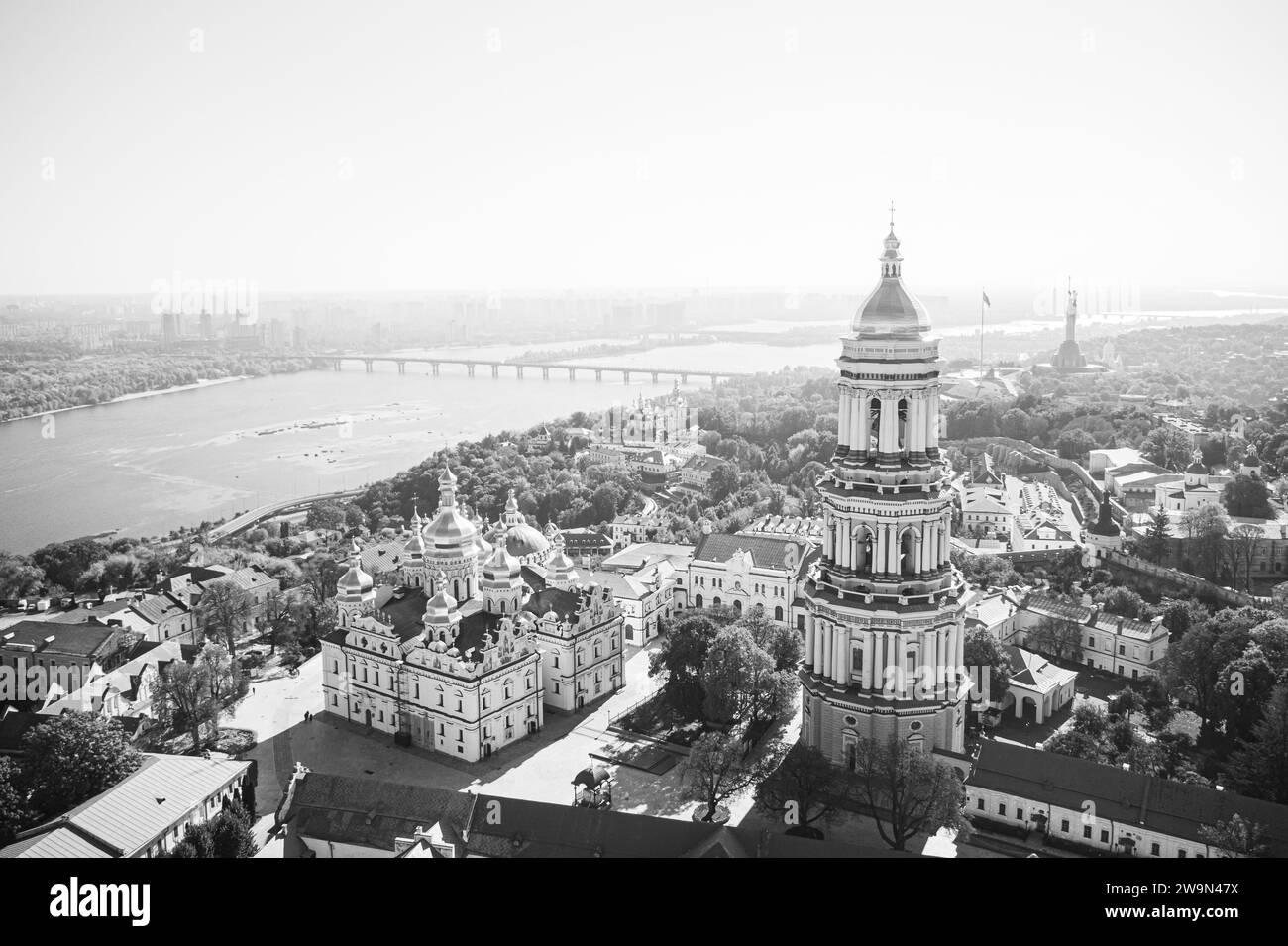 Kiew, Ukraine - 6. Oktober 2021: Kiew Pechersk Lavra in Kiew. Blick von der Drohne Stockfoto