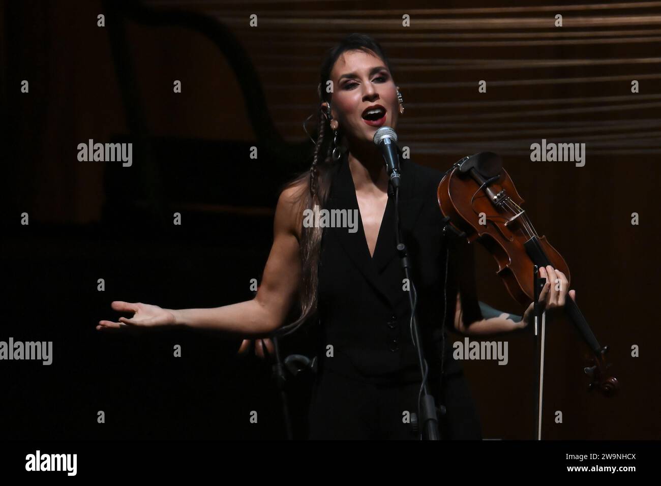 Lavinia Mancusi während des Konzerts von Mandarin Corde a Teatro Tour, 28. Dezember 2023, Auditorium Parco della Musica, Rom Italien Stockfoto