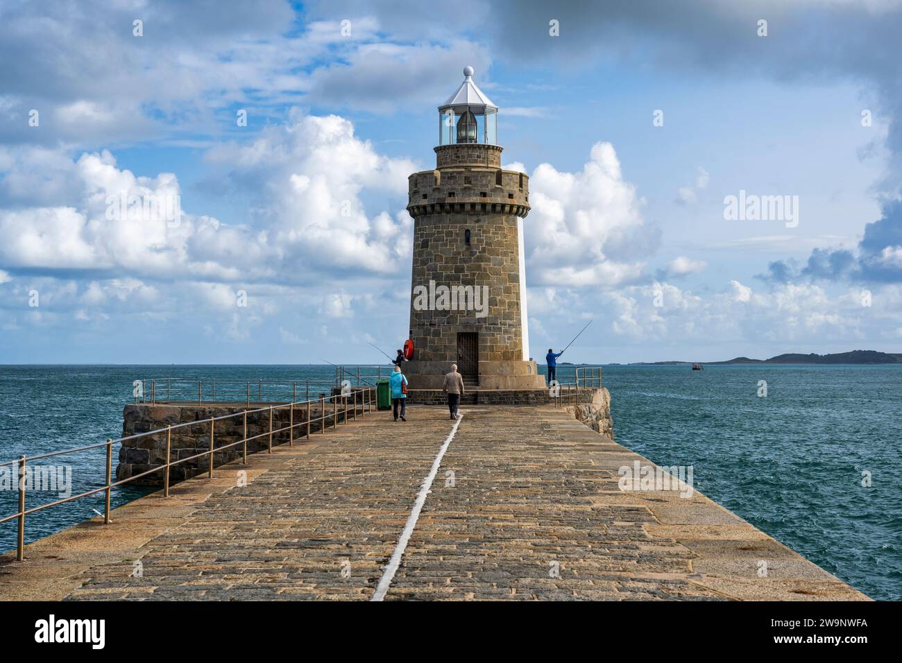 Castle Breakwater Lighthouse in St. Peter Port, Guernsey, Kanalinseln Stockfoto