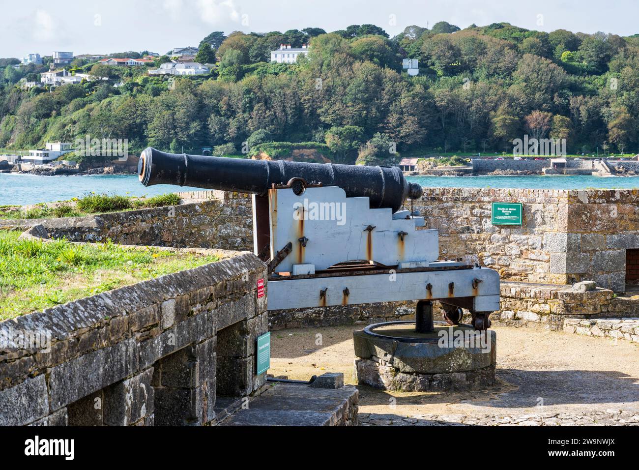 Kanone auf dem Traversierwagen auf South oder Water Battery auf Castle Cornet in St. Peter Port, Guernsey, Kanalinseln Stockfoto