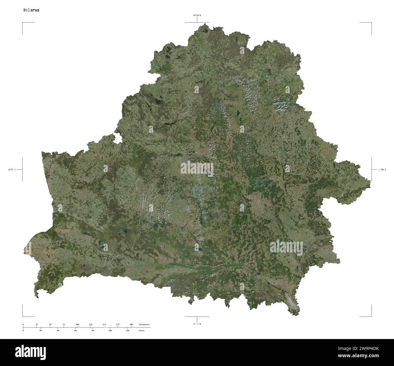 Form einer hochauflösenden Satellitenkarte Weißrusslands mit Entfernungsskala und Kartengrenzkoordinaten, isoliert auf weiß Stockfoto