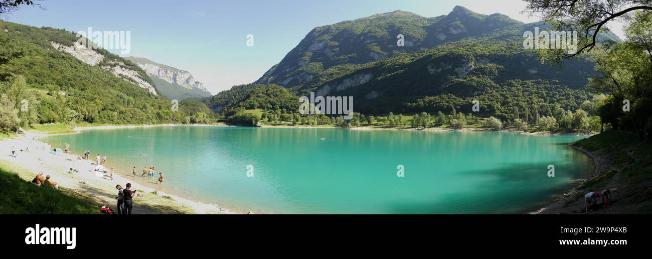 Überblick über den Tenno-See. 14. August 2023 Tenno, Trentino Südtirol, Italien Stockfoto