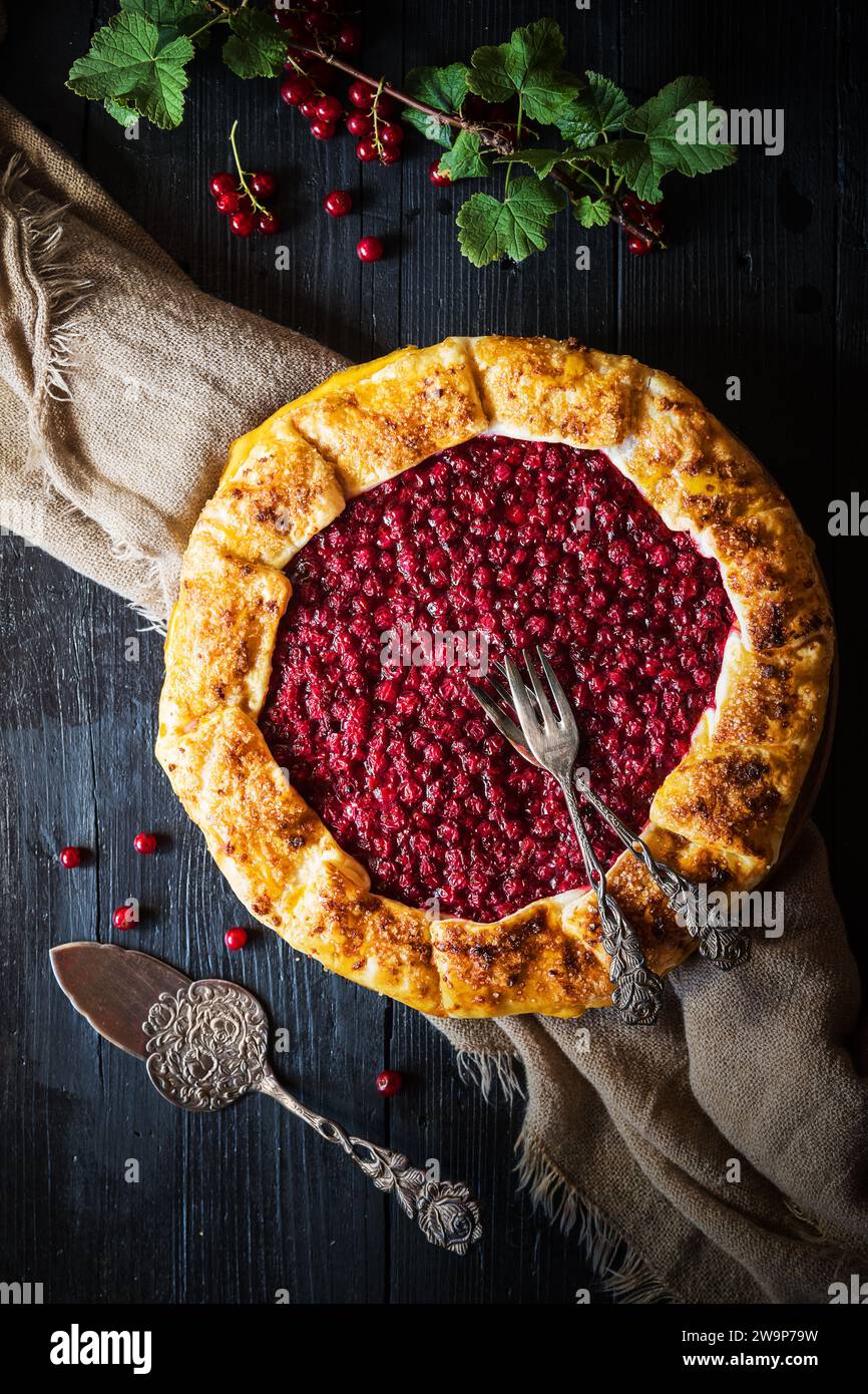 Rote Johannisbeertorte aus dem Rezept von Berry Galette mit Vintage ...