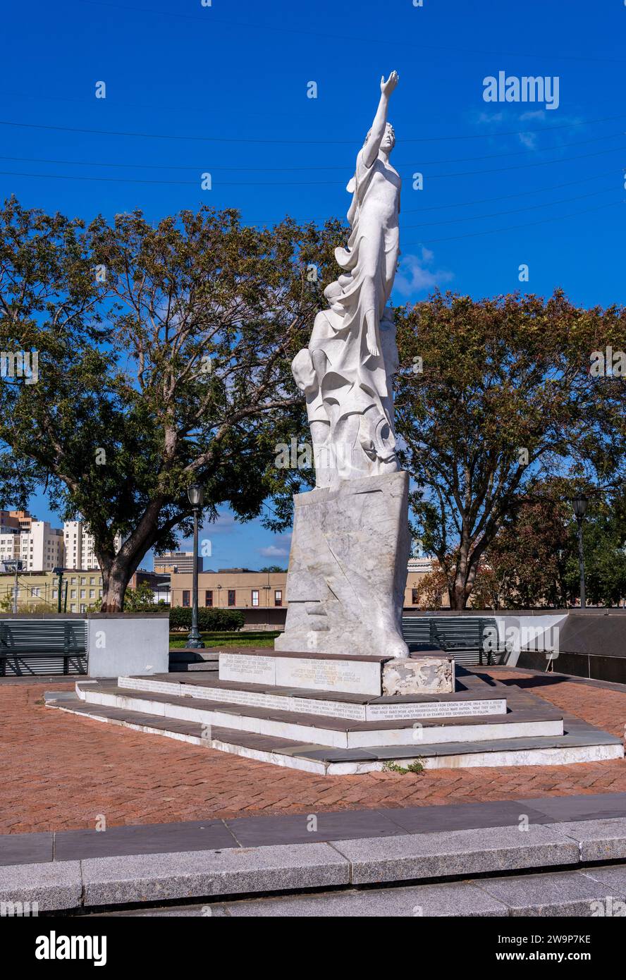 New Orleans, LA - 28. Oktober 2023: Denkmal für die Skulptur von Franco Alessandrini am Ufer des Mississippi in Louisiana Stockfoto