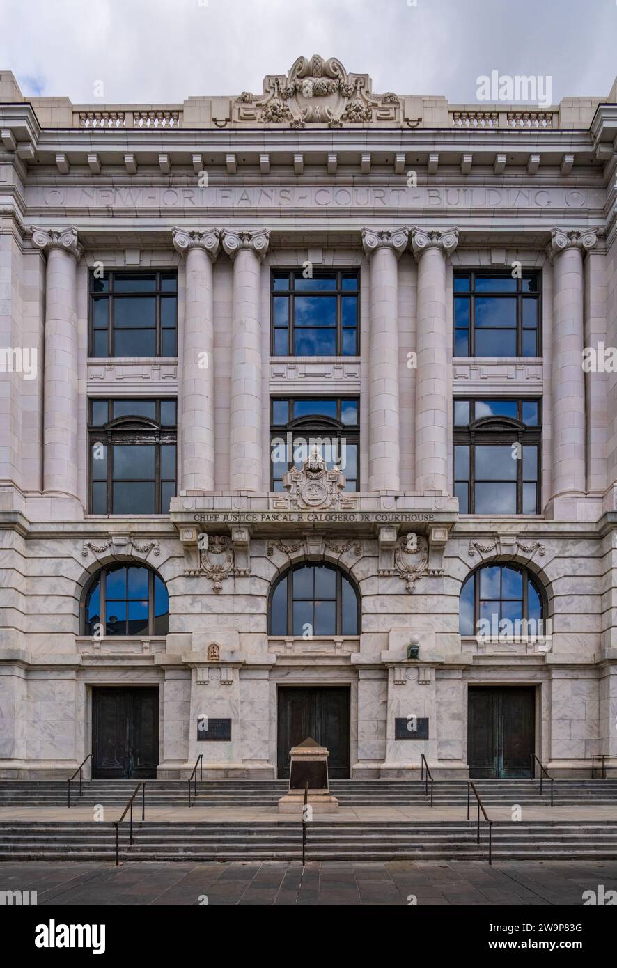 Fassade des Obersten Richters Pascal F Calogero Jr Gerichtsgebäudes in New Orleans Louisiana, wo sich der Oberste Gerichtshof befindet Stockfoto